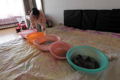 铜川楼上漏水，住户失联，小区没物管，业主维权难！律师来支招……